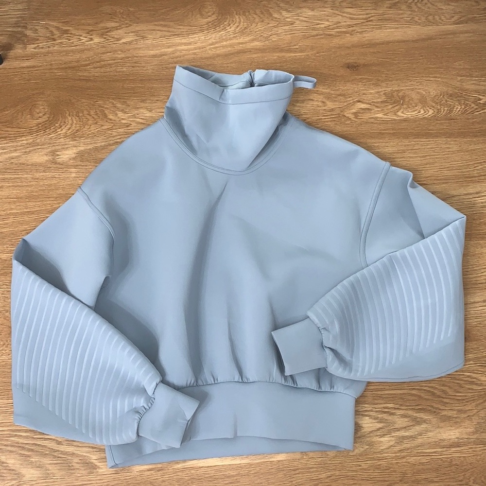 Lululemon pullover size 4